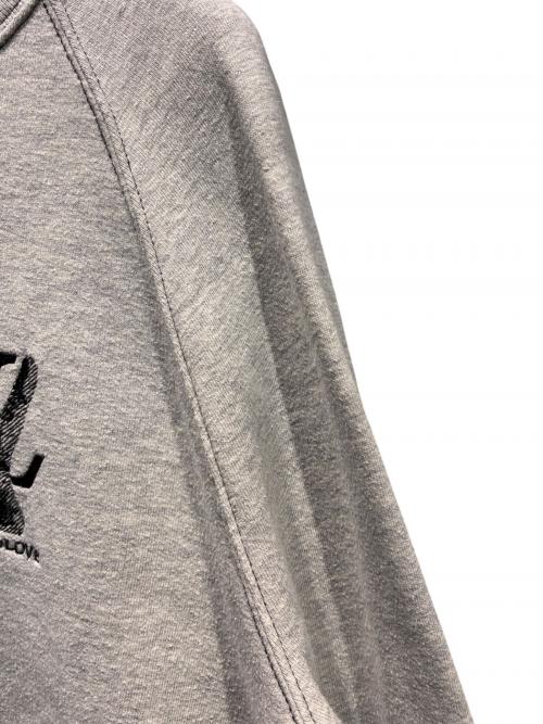 LOUIS VUITTON（ルイ ヴィトン）LOUIS VUITTON (ルイ ヴィトン) PEACE&LOVE LV刺繍スウェットトレーナー グレー サイズ:Mの古着・服飾アイテム