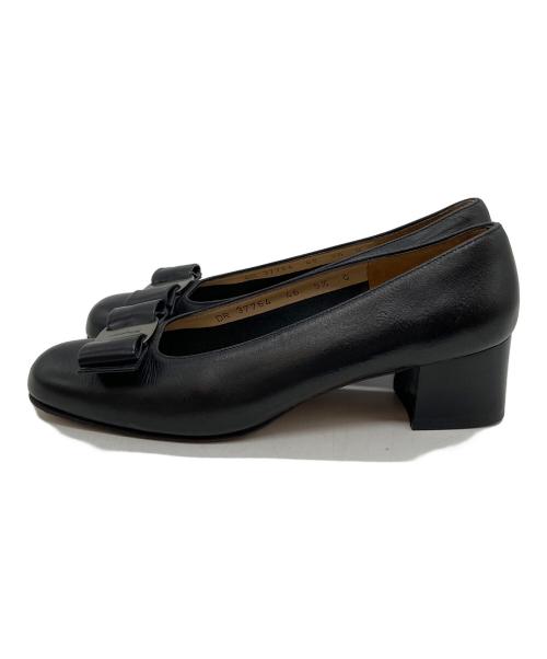 Salvatore Ferragamo（サルヴァトーレ フェラガモ）Salvatore Ferragamo (サルヴァトーレ フェラガモ) ヴェラリボンパンプス ブラック サイズ:5 1/2の古着・服飾アイテム