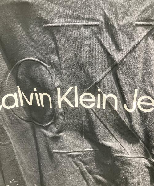 Calvin Klein Jeans（カルバンクラインジーンズ）Calvin Klein Jeans (カルバンクラインジーンズ) エンボスロゴ Tシャツ ブラック サイズ:XLの古着・服飾アイテム
