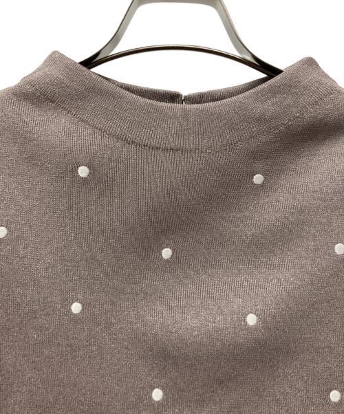 JUSGLITTY（ジャスグリッティー）JUSGLITTY (ジャスグリッティー) ドット柄ノースリーブニット モカ サイズ:2 未使用品の古着・服飾アイテム