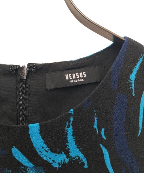 VERSUS VERSACE（ヴェルサス ヴェルサーチェ）VERSUS VERSACE (ヴェルサス ヴェルサーチェ) ノースリーブワンピース フローラルゼブラ ブラック サイズ:44の古着・服飾アイテム