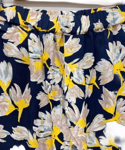 Spick and Span（スピック＆スパン）Spick and Span (スピック＆スパン) フローラルプリントイージーパンツ ネイビー サイズ:38の古着・服飾アイテム