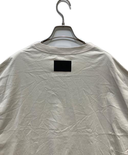 COGTHEBIGSMOKE（コグザビッグスモーク）COGTHEBIGSMOKE (コグザビッグスモーク) DELTA T-SHIRT アイボリー サイズ:FREEの古着・服飾アイテム
