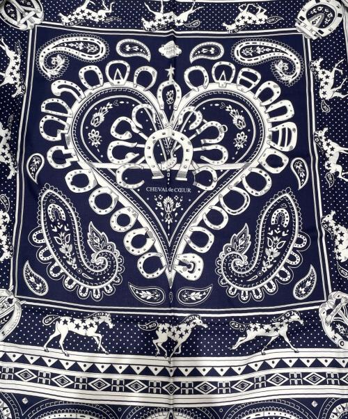HERMES（エルメス）HERMES (エルメス) カシミヤシルク ショール/Cheval de Coeur Bandana カーキ/ブラン/ノワールの古着・服飾アイテム