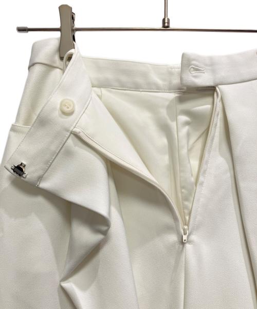 CLANE（クラネ）CLANE (クラネ) MINAMI TANAKA SLASH TUCK SLACKSSLASH TUCK SLACKS ホワイト サイズ:1 未使用品の古着・服飾アイテム