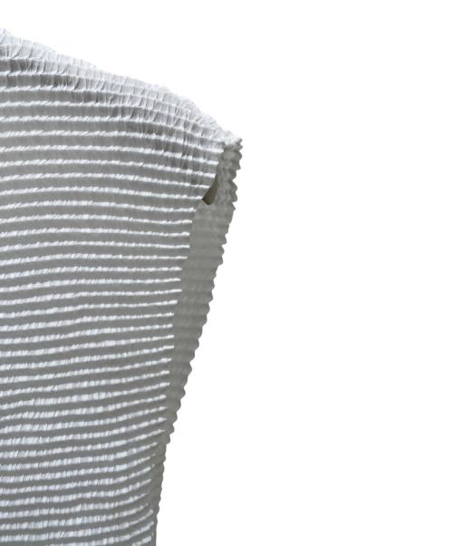ISSEY MIYAKE（イッセイミヤケ）ISSEY MIYAKE (イッセイミヤケ) ノースリーブプリーツカットソー ホワイト サイズ:2の古着・服飾アイテム