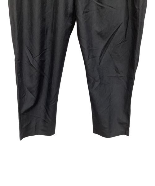 WHITE MOUNTAINEERING（ホワイトマウンテ二アニング）WHITE MOUNTAINEERING (ホワイトマウンテ二アニング) POLYESTER TAFFETA TAPERED EASY PANTS ブラック サイズ:2の古着・服飾アイテム
