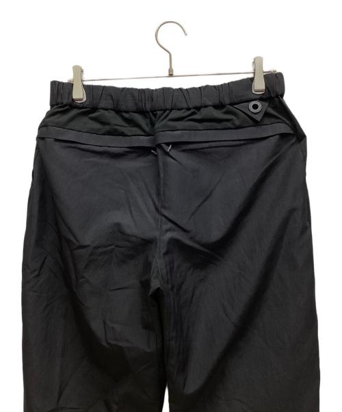 WHITE MOUNTAINEERING（ホワイトマウンテ二アニング）WHITE MOUNTAINEERING (ホワイトマウンテ二アニング) POLYESTER TAFFETA TAPERED EASY PANTS ブラック サイズ:2の古着・服飾アイテム