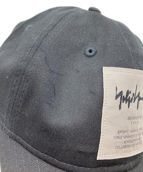 New Era（ニューエラ）New Era (ニューエラ) YOHJI YAMAMOTO (ヨウジヤマモト) 乃木坂46 (ノギザカ46×ニューエラ×ワイズ) トリプルコラボ9THIRTYキャップ ブラックの古着・服飾アイテム