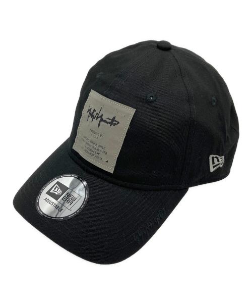 New Era（ニューエラ）New Era (ニューエラ) YOHJI YAMAMOTO (ヨウジヤマモト) 乃木坂46 (ノギザカ46×ニューエラ×ワイズ) トリプルコラボ9THIRTYキャップ ブラックの古着・服飾アイテム