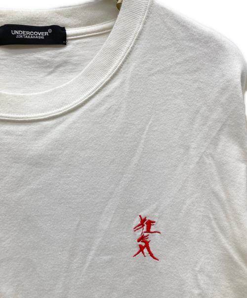 UNDERCOVER（アンダーカバー）UNDERCOVER (アンダーカバー) 刺繍ロゴプリントTシャツ ホワイト サイズ:3の古着・服飾アイテム