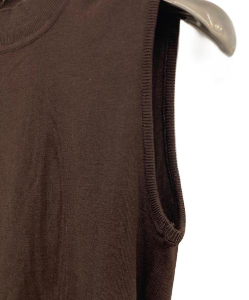 UNITED ARROWS（ユナイテッドアローズ）UNITED ARROWS (ユナイテッドアローズ) ハイネック ノースリーブ ニット ウォッシャブル ブラウン サイズ:Free 未使用品の古着・服飾アイテム