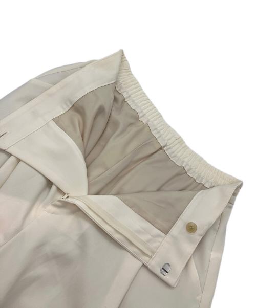FRAMeWORK（フレームワーク）FRAMeWORK (フレームワーク) タックカーブバックゴムパンツ アイボリー サイズ:38 未使用品の古着・服飾アイテム