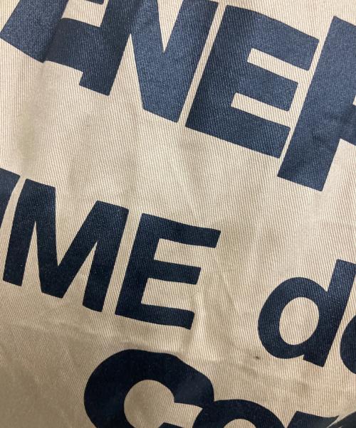 COMME des GARCONS（コムデギャルソン）COMME des GARCONS (コムデギャルソン) ロゴプリント ホリデーシーズン メッセージバッグ ベージュの古着・服飾アイテム