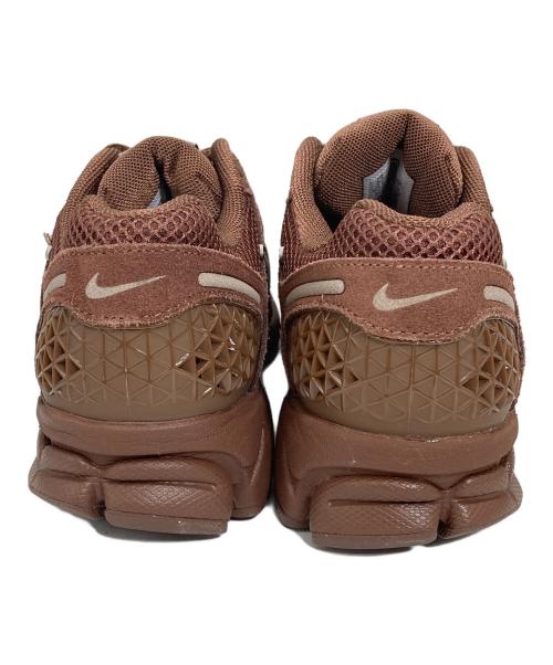 NIKE（ナイキ）NIKE (ナイキ) ZOOM VOMERO 5 ブラウン サイズ:23.5cmの古着・服飾アイテム