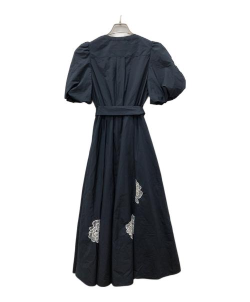 MAiSON HER LIP TO（メゾン ハーリップトゥ）MAiSON HER LIP TO (メゾン ハーリップトゥ) Rose Embroidered Dress ネイビー サイズ:SIZE Mの古着・服飾アイテム