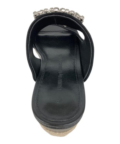 TSURU by MARIKO OIKAWA（ツルバイマリコオイカワ）TSURU by MARIKO OIKAWA (ツルバイマリコオイカワ) Dejaビジューサンダル ブラック サイズ:36の古着・服飾アイテム