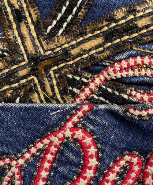 RED PEPPER（レッドペッパ）RED PEPPER (レッドペッパ) Ed Hardy (エド ハーディー) 刺繍ローライズ フレアデニム/Embroidered Low-Rise Flare Denim インディゴ サイズ:26の古着・服飾アイテム