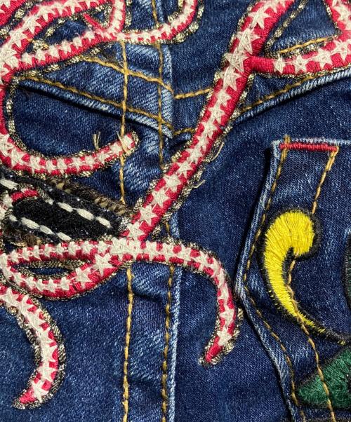 RED PEPPER（レッドペッパ）RED PEPPER (レッドペッパ) Ed Hardy (エド ハーディー) 刺繍ローライズ フレアデニム/Embroidered Low-Rise Flare Denim インディゴ サイズ:26の古着・服飾アイテム