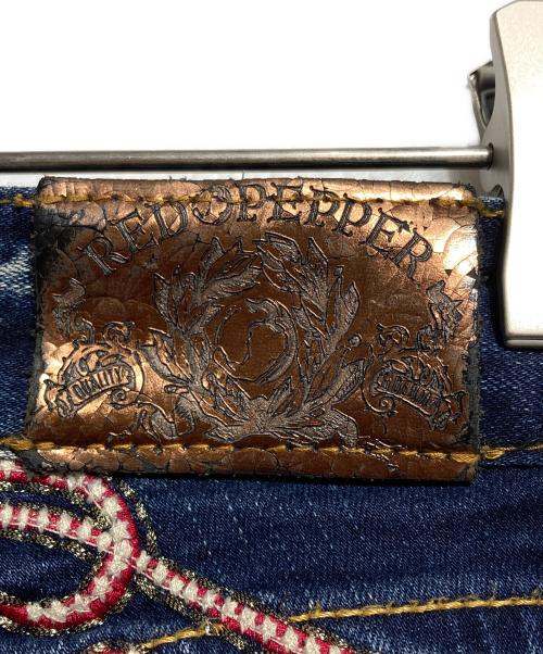 RED PEPPER（レッドペッパ）RED PEPPER (レッドペッパ) Ed Hardy (エド ハーディー) 刺繍ローライズ フレアデニム/Embroidered Low-Rise Flare Denim インディゴ サイズ:26の古着・服飾アイテム
