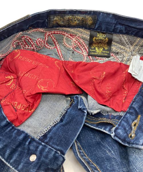 RED PEPPER（レッドペッパ）RED PEPPER (レッドペッパ) Ed Hardy (エド ハーディー) 刺繍ローライズ フレアデニム/Embroidered Low-Rise Flare Denim インディゴ サイズ:26の古着・服飾アイテム