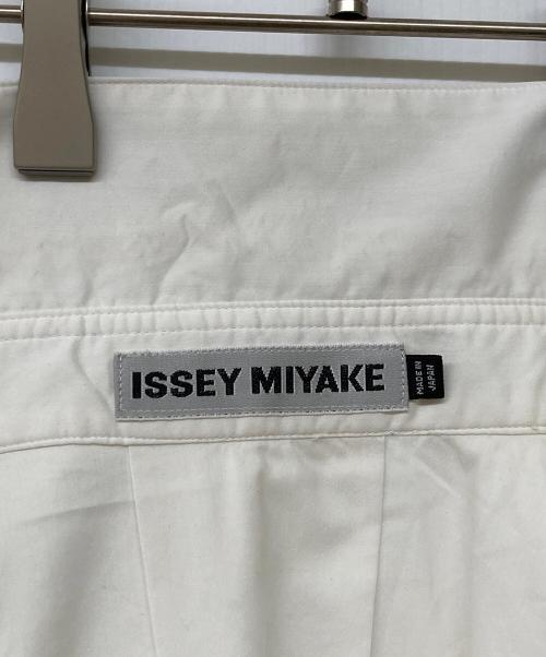 ISSEY MIYAKE（イッセイミヤケ）ISSEY MIYAKE (イッセイミヤケ) デザインシャツ ホワイト サイズ:2の古着・服飾アイテム