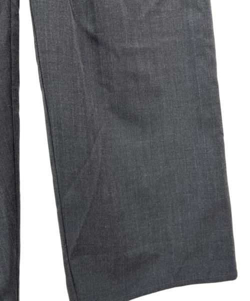 CLANE（クラネ）CLANE (クラネ) MINAMI TANAKA TUCK HERRINGBONE SLACKS チャコールグレー サイズ:SIZE 1の古着・服飾アイテム