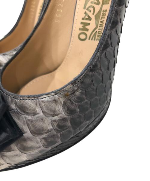 Salvatore Ferragamo（サルヴァトーレ フェラガモ）Salvatore Ferragamo (サルヴァトーレ フェラガモ) オープントゥーヒールパンプス グレー サイズ:36の古着・服飾アイテム