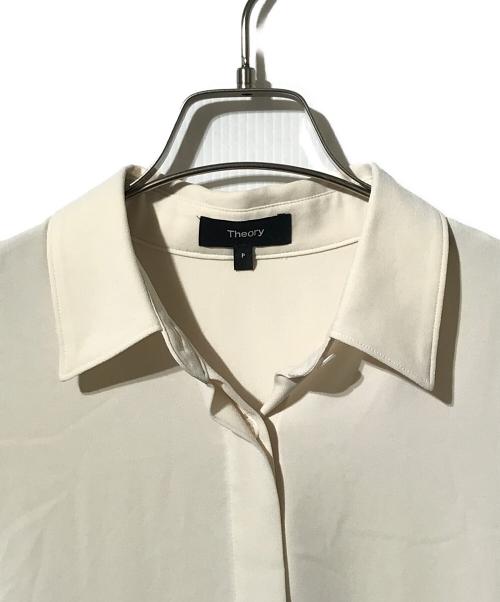 theory（セオリー）theory (セオリー) パウダークレープスリーブレスシャツブラウス アイボリー サイズ:Pの古着・服飾アイテム