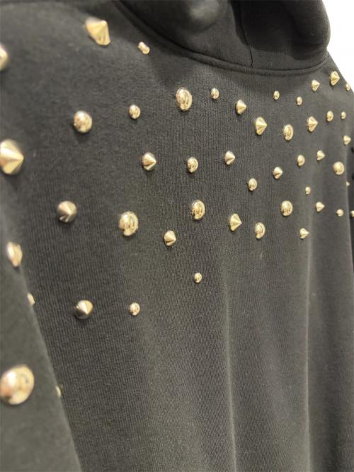 GUCCI（グッチ）GUCCI (グッチ) スタッズロゴ パーカー ブラック サイズ:Sの古着・服飾アイテム