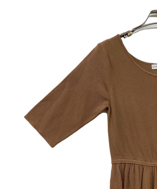 Noble（ノーブル）Noble (ノーブル) デコルテネックフィット&フレアニットワンピース ブラウン サイズ:Freeの古着・服飾アイテム