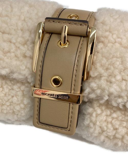 MICHAEL KORS（マイケルコース）MICHAEL KORS (マイケルコース) COLBY シアリング ショルダー エクストラスモール ベージュの古着・服飾アイテム