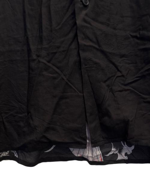 WILDSIDE YOHJI YAMAMOTO（ワイルドサイド ヨウジ ヤマモト）WILDSIDE YOHJI YAMAMOTO (ワイルドサイド ヨウジ ヤマモト) 龍が如くスタジオ Rayon Shirt(花髑髏) ブラック×レッド サイズ:3の古着・服飾アイテム