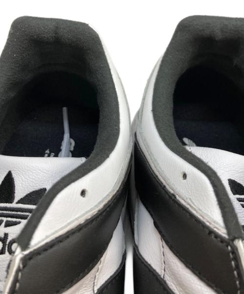 adidas（アディダス）adidas (アディダス) スニーカー ホワイト×ブラック サイズ:29の古着・服飾アイテム