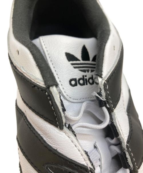 adidas（アディダス）adidas (アディダス) スニーカー ホワイト×ブラック サイズ:29の古着・服飾アイテム