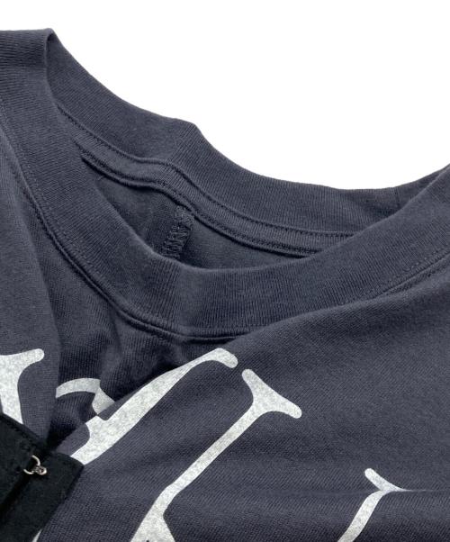 PRANK PROJECT（プランクプロジェクト）PRANK PROJECT (プランクプロジェクト) Twisted Logo Top(ツイステッド ロゴ トップ) グレー サイズ:FREEの古着・服飾アイテム