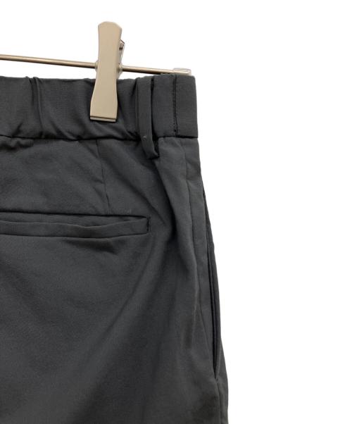 MARKAWARE（マーカウェア）MARKAWARE (マーカウェア) TRIPLE PLEATED WIDE TROUSERS チャコールグレー サイズ:1の古着・服飾アイテム