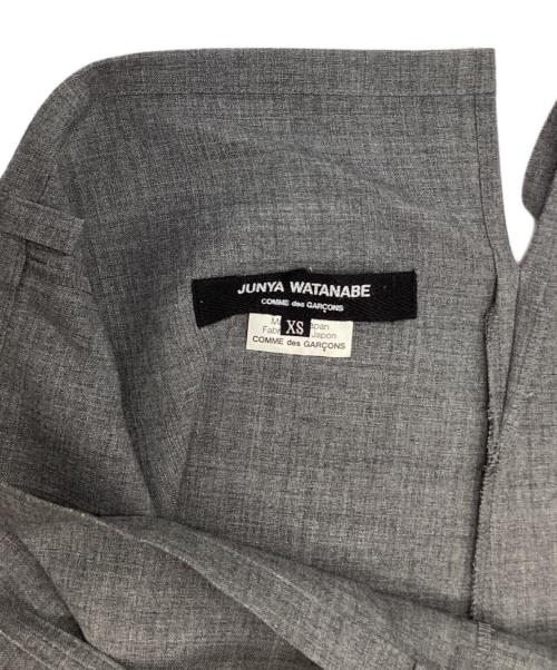 JUNYA WATANABE COMME des GARCONS（(ジュンヤワタナベ コムデギャルソン）JUNYA WATANABE COMME des GARCONS ((ジュンヤワタナベ コムデギャルソン) ポリエステル スリット サロペット ジャンプスーツ ライトグレー サイズ:XSの古着・服飾アイテム