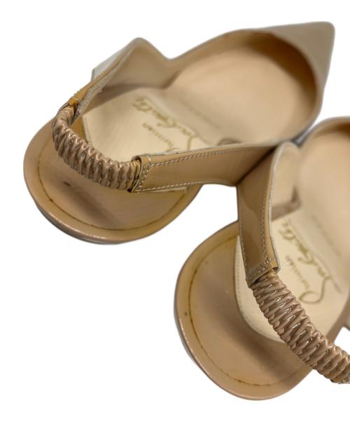 Christian Louboutin（クリスチャン・ルブタン）Christian Louboutin (クリスチャン・ルブタン) バックストラップパンプス ベージュ サイズ:22.5cmの古着・服飾アイテム