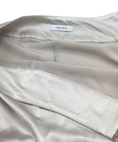 ADORE（アドーア）ADORE (アドーア) イージーサテンマーメイドスカート ベージュ サイズ:SIZE 38の古着・服飾アイテム