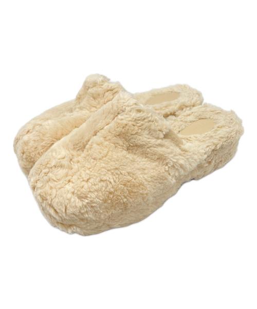 UGG（アグ）UGG (アグ) Fuzz Sugar Clog  ソフトボアサンダル　 アイボリー サイズ:US7 DK5の古着・服飾アイテム