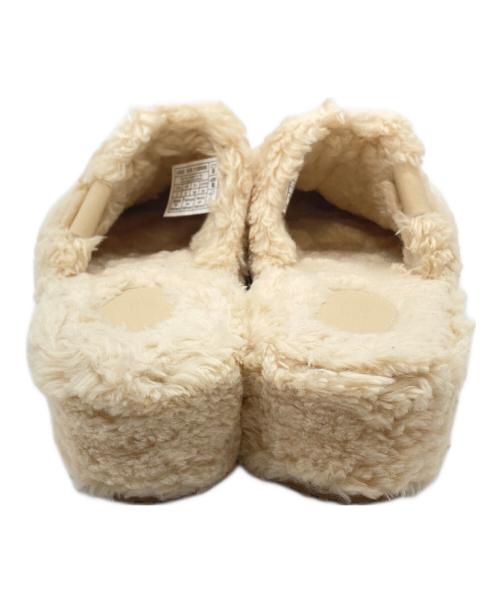 UGG（アグ）UGG (アグ) Fuzz Sugar Clog  ソフトボアサンダル　 アイボリー サイズ:US7 DK5の古着・服飾アイテム