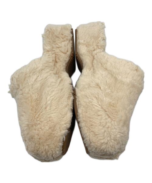 UGG（アグ）UGG (アグ) Fuzz Sugar Clog  ソフトボアサンダル　 アイボリー サイズ:US7 DK5の古着・服飾アイテム