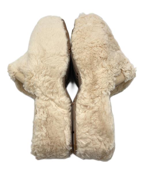 UGG（アグ）UGG (アグ) Fuzz Sugar Clog  ソフトボアサンダル　 アイボリー サイズ:US7 DK5の古着・服飾アイテム