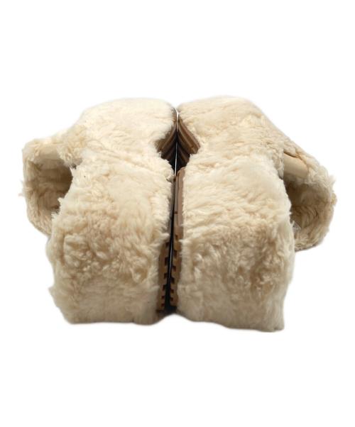 UGG（アグ）UGG (アグ) Fuzz Sugar Clog  ソフトボアサンダル　 アイボリー サイズ:US7 DK5の古着・服飾アイテム