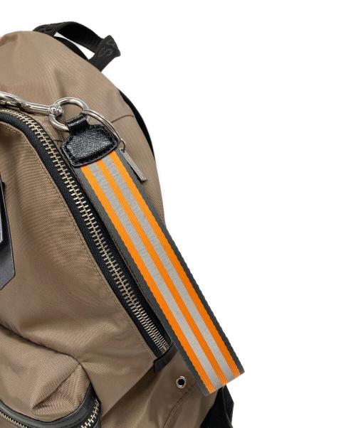 MARC JACOBS（マークジェイコブス）MARC JACOBS (マークジェイコブス) THE BACKPACK MARC JACOBS ベージュ サイズ:実寸参照の古着・服飾アイテム