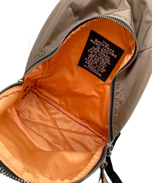 MARC JACOBS（マークジェイコブス）MARC JACOBS (マークジェイコブス) THE BACKPACK MARC JACOBS ベージュ サイズ:実寸参照の古着・服飾アイテム
