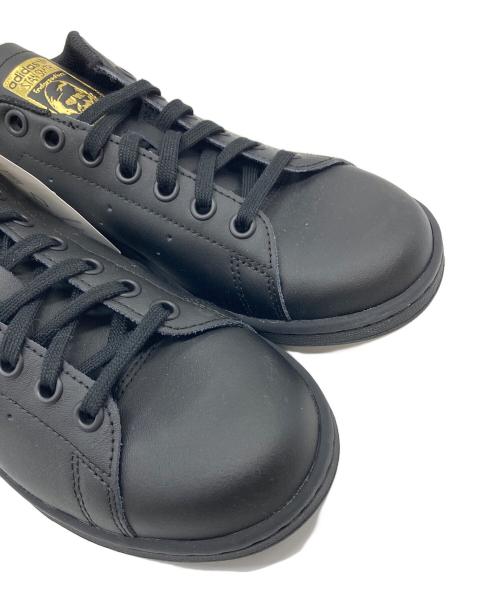 adidas（アディダス）adidas (アディダス) ローカットスニーカー　STANSMITH ブラック サイズ:US6 未使用品の古着・服飾アイテム