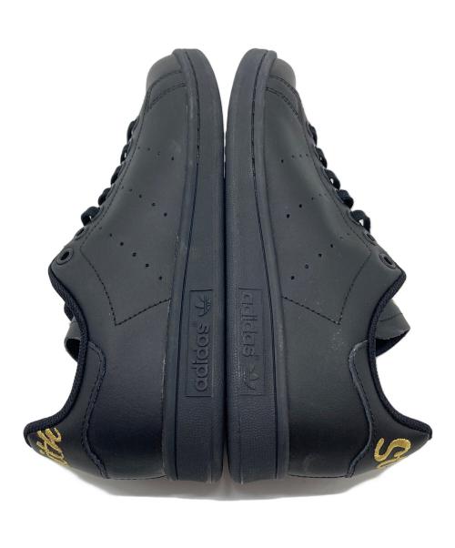 adidas（アディダス）adidas (アディダス) ローカットスニーカー　STANSMITH ブラック サイズ:US6 未使用品の古着・服飾アイテム