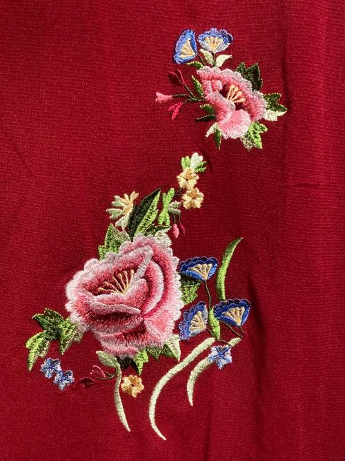 VIVIENNE TAM（ヴィヴィアンタム）VIVIENNE TAM (ヴィヴィアンタム) Multi flower embroidery on stretch net スカート レッド サイズ:40の古着・服飾アイテム